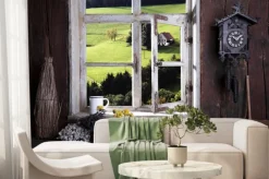 Fototapeta: Pokój w wiejskim domu z widokiem przez okno