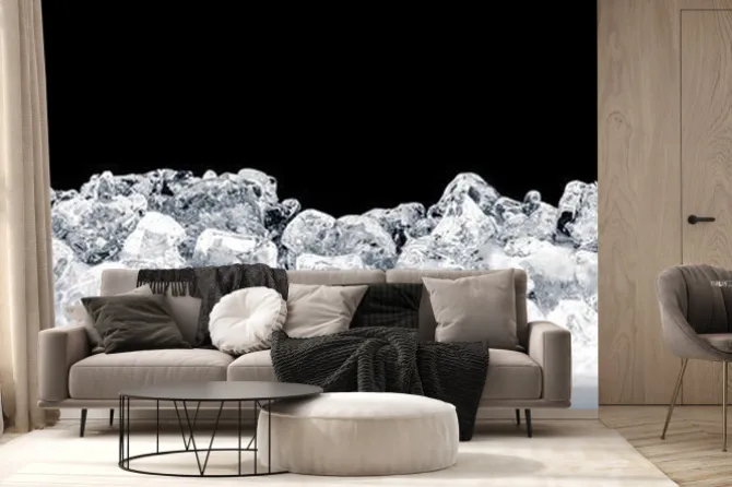 Fototapeta: Pokruszone kostki lodu na ciemnym tle