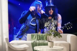 Fototapeta: Prague, republika czeska - 11 lutego 2013: singiel myles kennedy