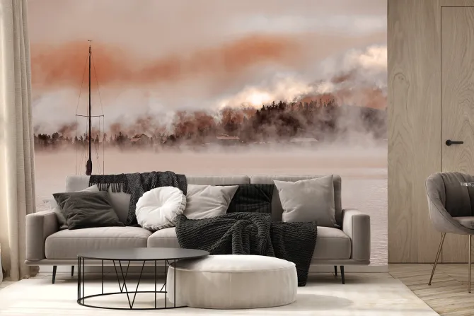 Fototapeta: Płynącą żaglówka na tle zamglonego lasy