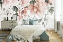 Fototapeta: Różowe kwiaty wśród zielonych liście na tle betonu