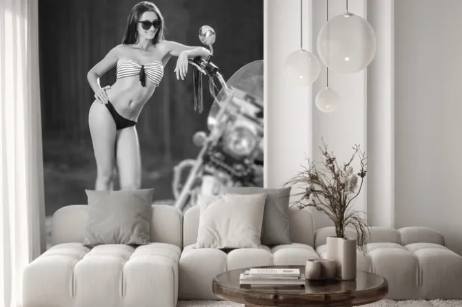 Fototapeta: Sexy dziewczyna z długimi włosami ma na sobie strój kąpielowy