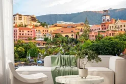 Fototapeta: Sityscape widok na los cristianos ośrodku