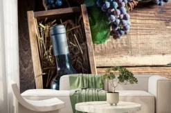 Fototapeta: Smaczne czerwone wino w drewnianym pudełku