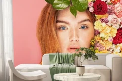 Fototapeta: Spring lady with beautiful flowers.