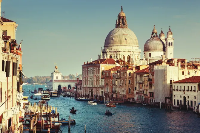 Fototapeta: Stara katedra santa maria della salute w wenecji