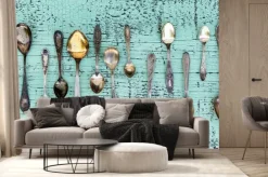 Fototapeta: Stare łyżki w rzędzie na turkusowych deskach