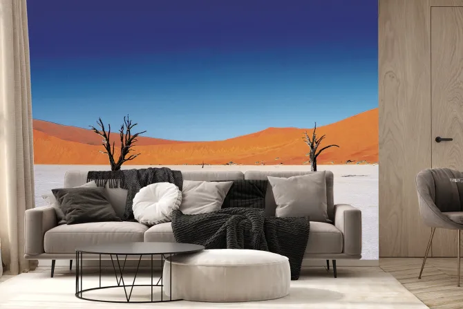 Fototapeta: Suche drzewa na pustyni ze wzgórzami