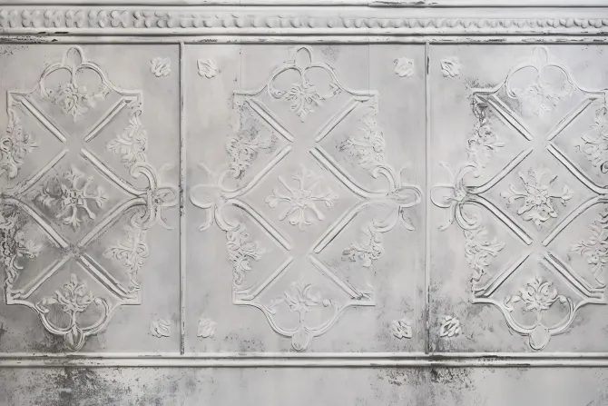 Fototapeta: Surowa szara ściana ze zdobieniami