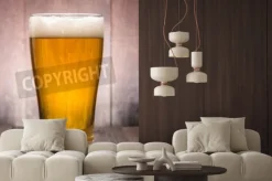 Fototapeta: Szklanka piwa na drewnianym tle.