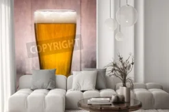 Fototapeta: Szklanka piwa na drewnianym tle.