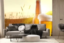 Fototapeta: Szklanka piwa i butelki z pola pszenicy i słońca