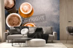 Fototapeta: Szklanki piwa na ciemnym stole