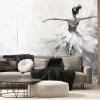 Fototapeta: Tańcząca baletnica w szarościach