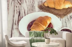 Fototapeta: Tradycyjne rogaliki z dżemem na śniadanie