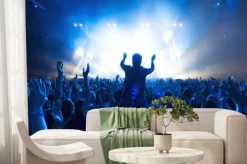 Fototapeta: Tłum ludzi na koncercie w przód sceny z oświetleniem