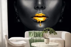 Fototapeta: Twarz kobiety ze złotawą farbą na ustach