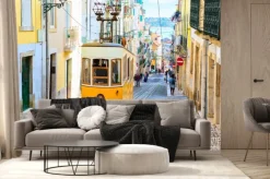 Fototapeta: Żółty tramwaj na ulicy lizbony