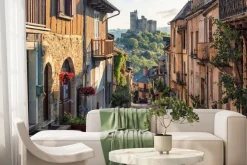 Fototapeta: Ulica we francuskiej wiosce z widokiem na zamek