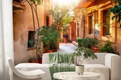 Fototapeta: Uliczka z doniczkami w stylu śródziemnomorskim