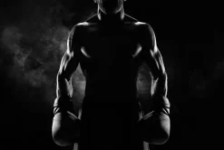 Fototapeta: Umięśniony mężczyzna w rękawicach bokserskich