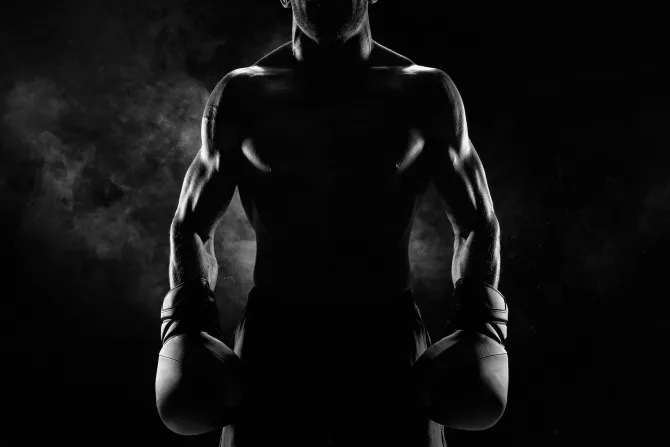 Fototapeta: Umięśniony mężczyzna w rękawicach bokserskich