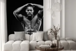 Fototapeta: Umięśniony mężczyzna na czarnym tle