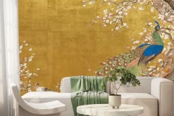 Fototapeta: Urokliwy paw wśród kwiatów wiśni