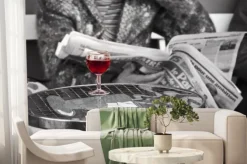 Fototapeta: Verre de vin dans un bistro - paryż, francja