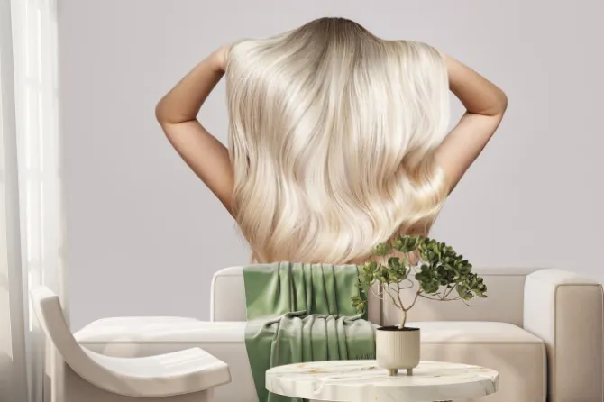 Fototapeta: Wavy blond hair back view