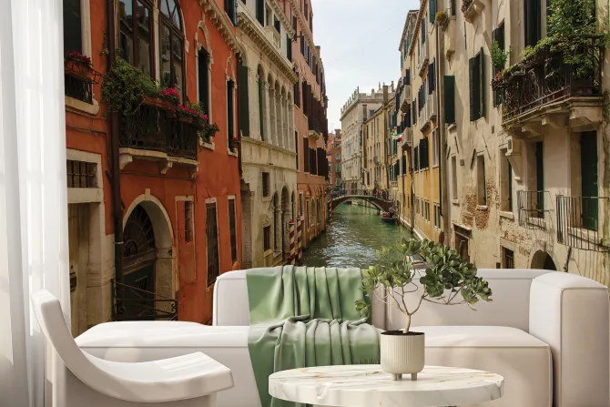 Fototapeta: Wenecki kanał wodny wśród kamienic