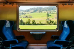 Fototapeta: Widok z okna na piękny szwajcarski krajobraz