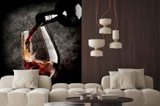 Fototapeta: Wino wlewając kieliszka na czarnym tle