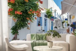 Fototapeta: Wąska malownicza uliczka w grecji