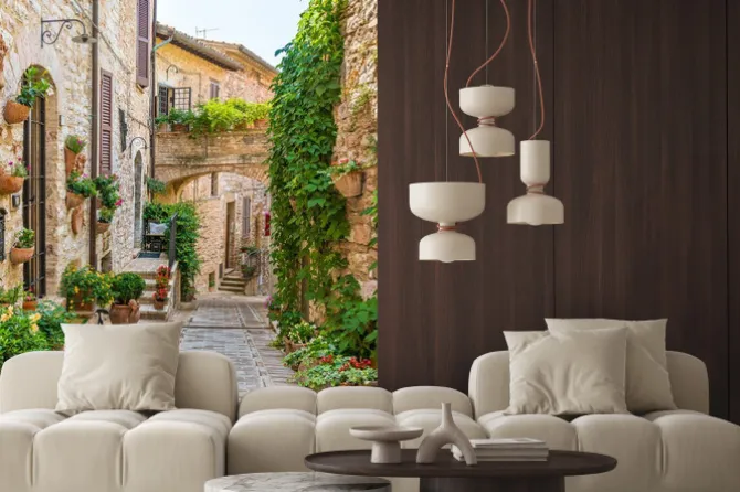 Fototapeta: Wąska zabytkowa uliczka w starym mieście we włoszech