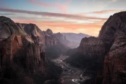 Fototapeta: Wysokie klify na tle zachodu słońca