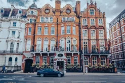 Fototapeta: Zabytkowo kamienica z czerwonej cegły