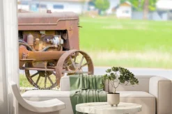 Fototapeta: Zabytkowy traktor w ryżowym