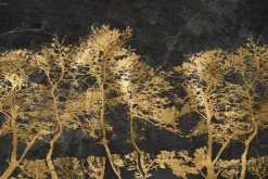 Fototapeta: Zdobione złote drzewa ma czarnym murze