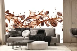 Fototapeta: Ziarna kawy w rozpryskującej się kawie