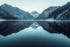 Fototapeta: Zimowy krajobraz z górskim jeziorem