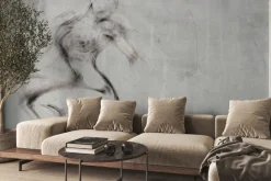 Fototapeta: Zmysłowa sylwetka kobiety na surowym betonowym tle