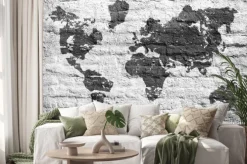 Naklejka: Białe ściany i mapa obraz świata