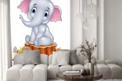 Naklejka: Cartoon zabawny słoniątka siedzi na pniu