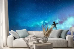 Naklejka: Chłopiec balansujący na desce przybija do drogi mlecznej z wieloma