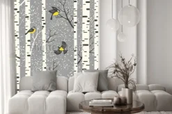 Naklejka: Śnieżni brzoz drzewa, ptaki na szarym tle i. połączony wektor