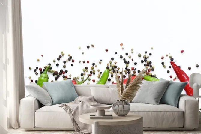 Naklejka: Ostre papryczki i ziarna pieprzu na białym tle