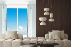 Naklejka: Piękne błękitne niebo widziane przez okno