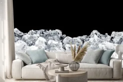 Naklejka: Pokruszone kostki lodu na ciemnym tle