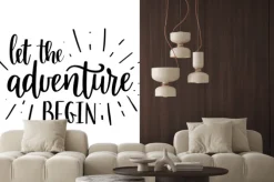 Naklejka: Pozwól przygody rozpocząć literowanie wektorowe. motywacyjny